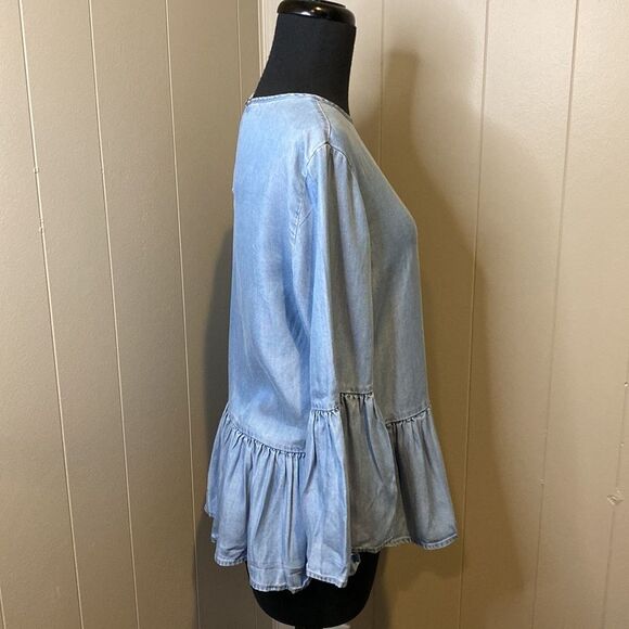 Beachlunchlounge Small Chambray Bell sleeve Top Pleated Back Sit with button - Picture 4 of 8